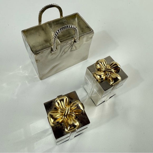 Godinger Silver Plate Salt and Pepper Shakers - Silver Presents with Gold Bows - Picture 4 of 10